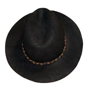 🌹TARGET BLACK 100% WOOL HAT